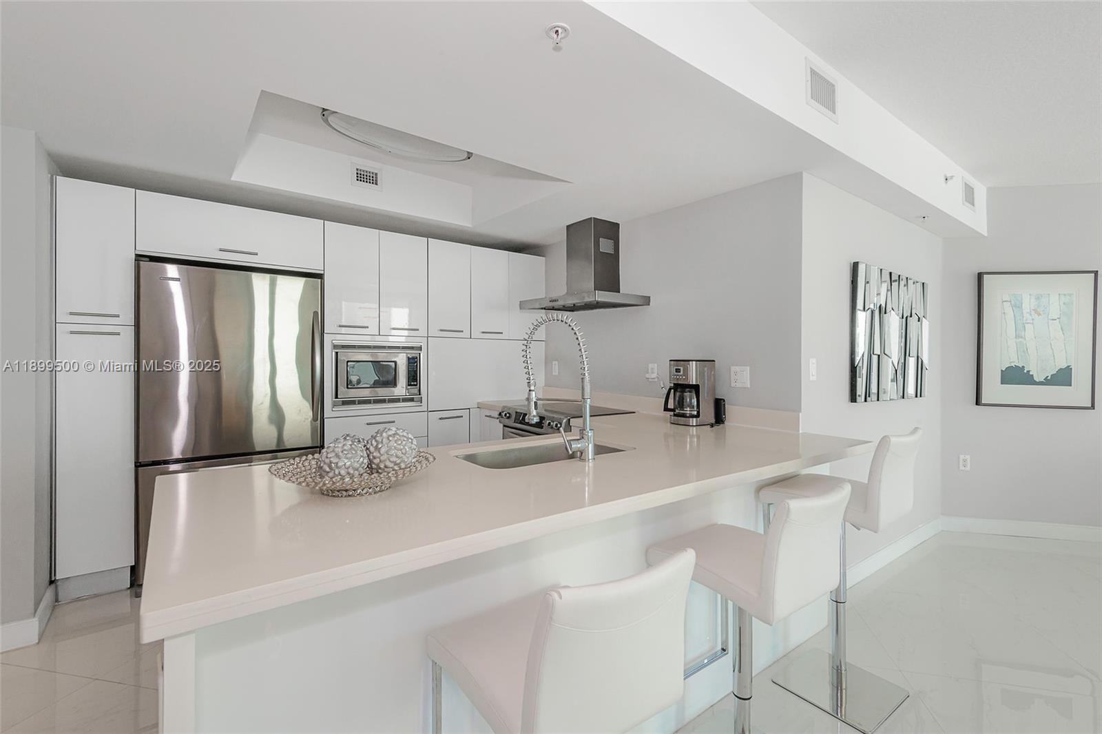 ST TROPEZ ON THE BAY II C - Residential Lease