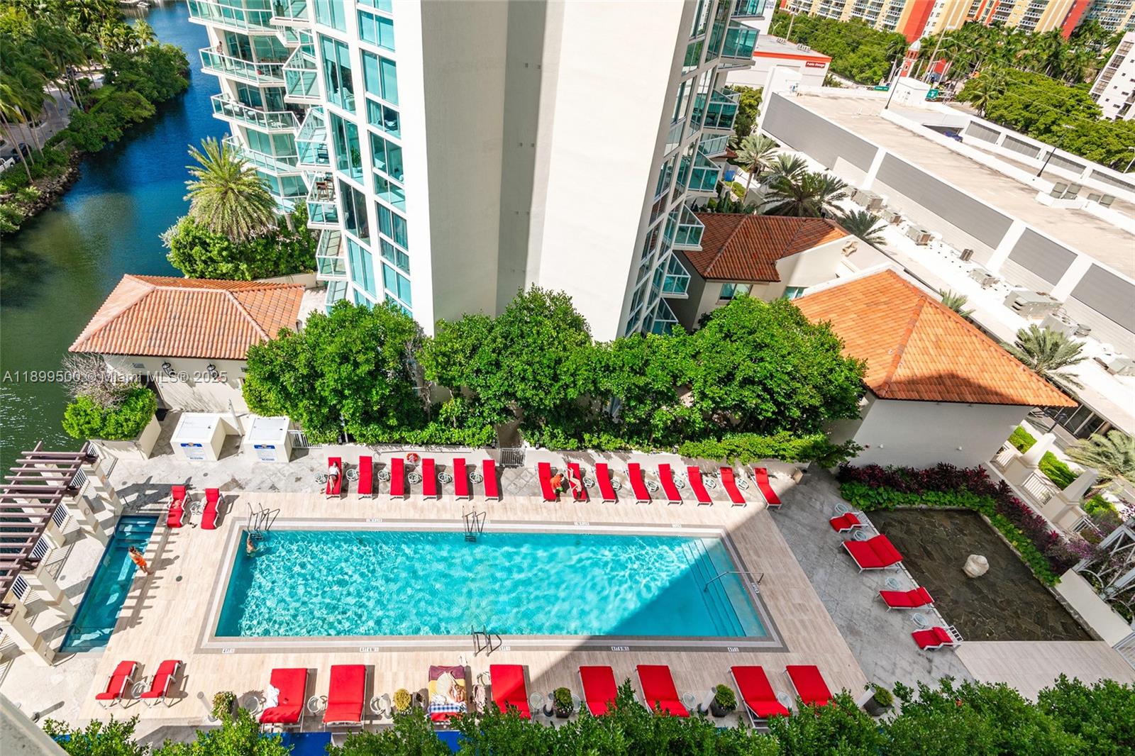 ST TROPEZ ON THE BAY II C - Residential Lease