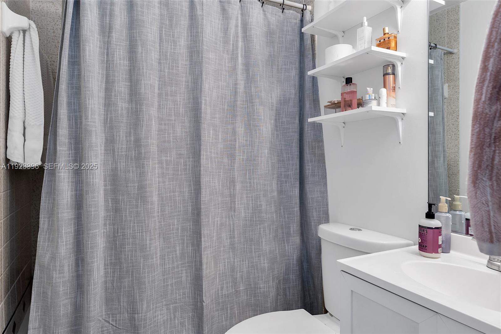 BANYAN TREE FIVE CONDO - Residential