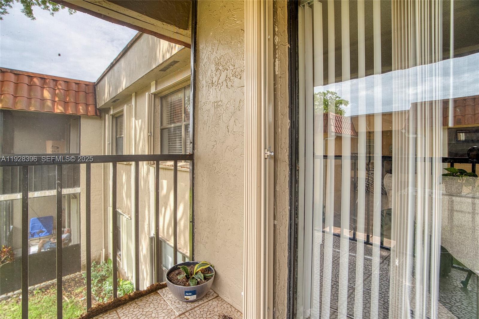 BANYAN TREE FIVE CONDO - Residential