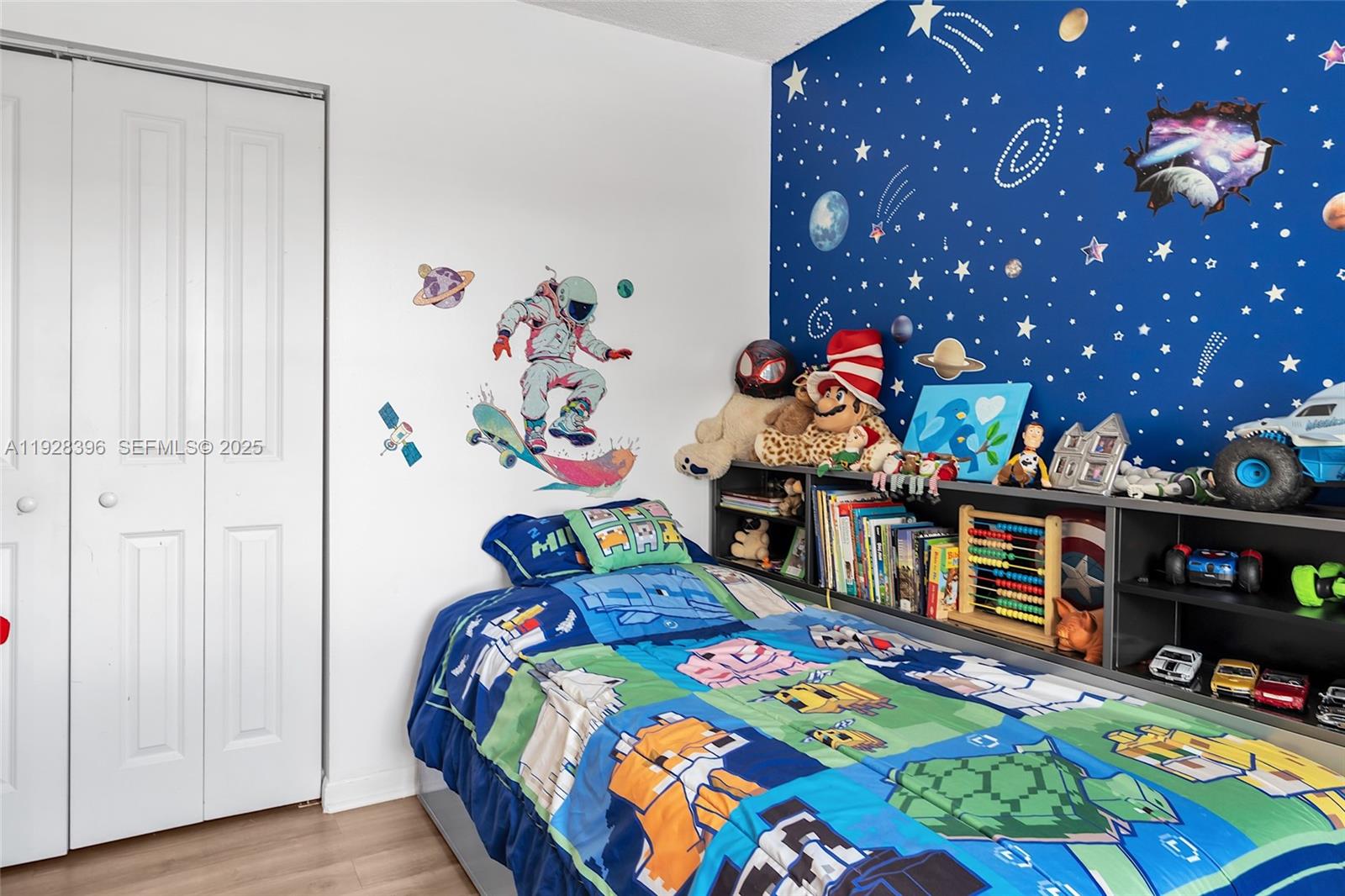 BANYAN TREE FIVE CONDO - Residential