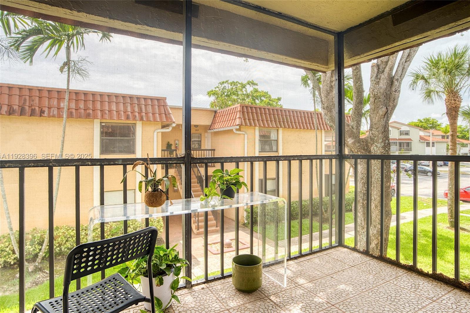 BANYAN TREE FIVE CONDO - Residential