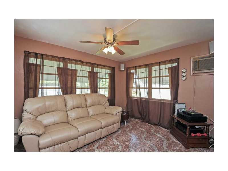 CENTRAL GOLF SEC OF HOLLY - Residential