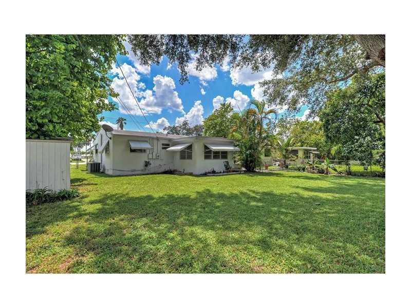 CENTRAL GOLF SEC OF HOLLY - Residential