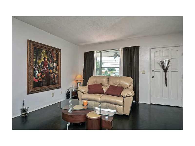 CENTRAL GOLF SEC OF HOLLY - Residential