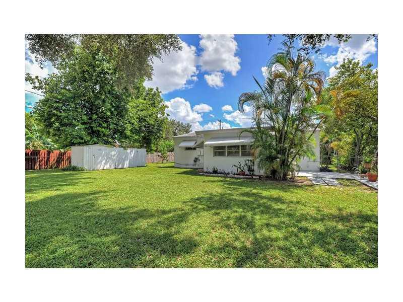 CENTRAL GOLF SEC OF HOLLY - Residential