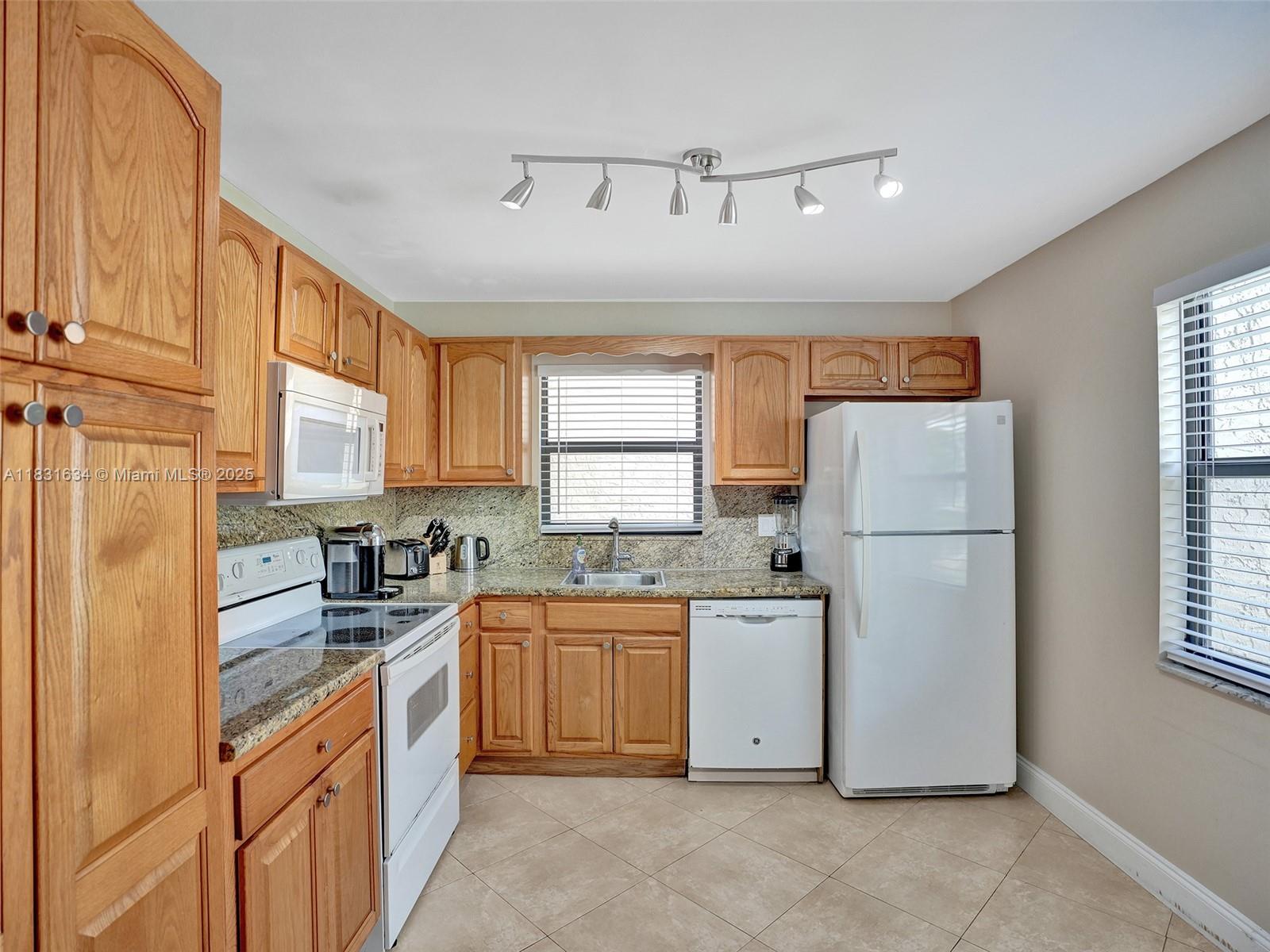 245 SE 10th St 4B