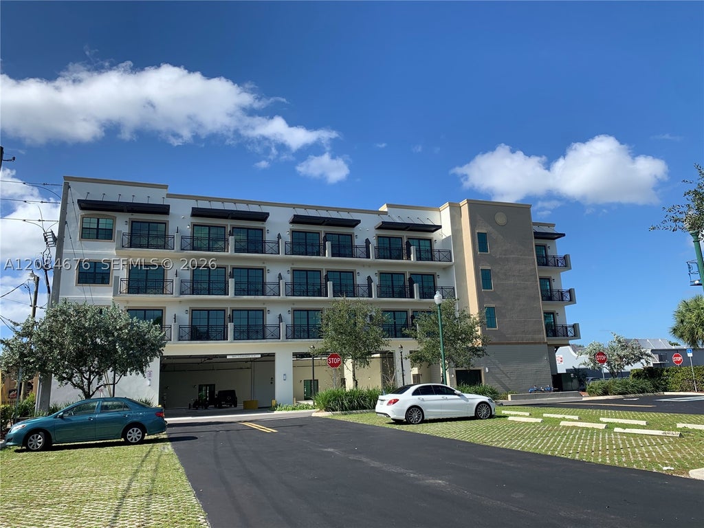 Photo of 4100 SW 64th Ave #405, Davie, FL 33314 (MLS # A12084676)