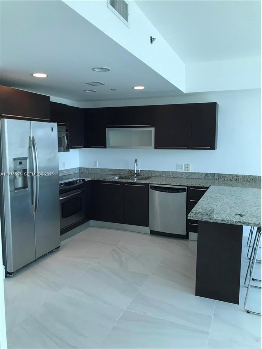 THE PLAZA 851 BRICKELL CO - Residential Lease