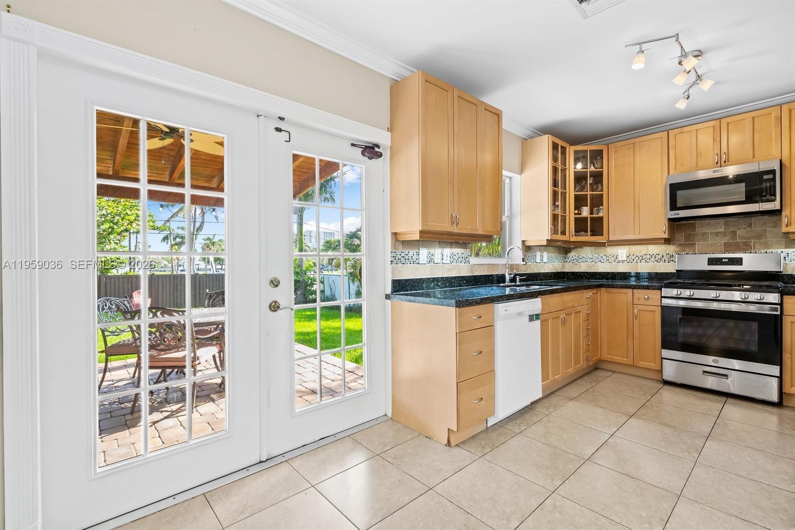 HOLLYWOOD LAKES SECTION - Residential