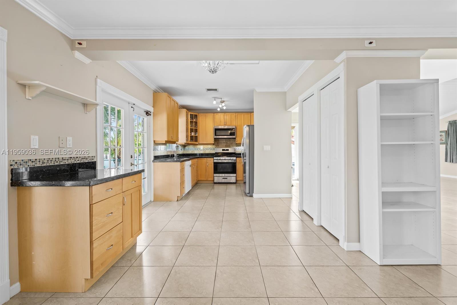 HOLLYWOOD LAKES SECTION - Residential