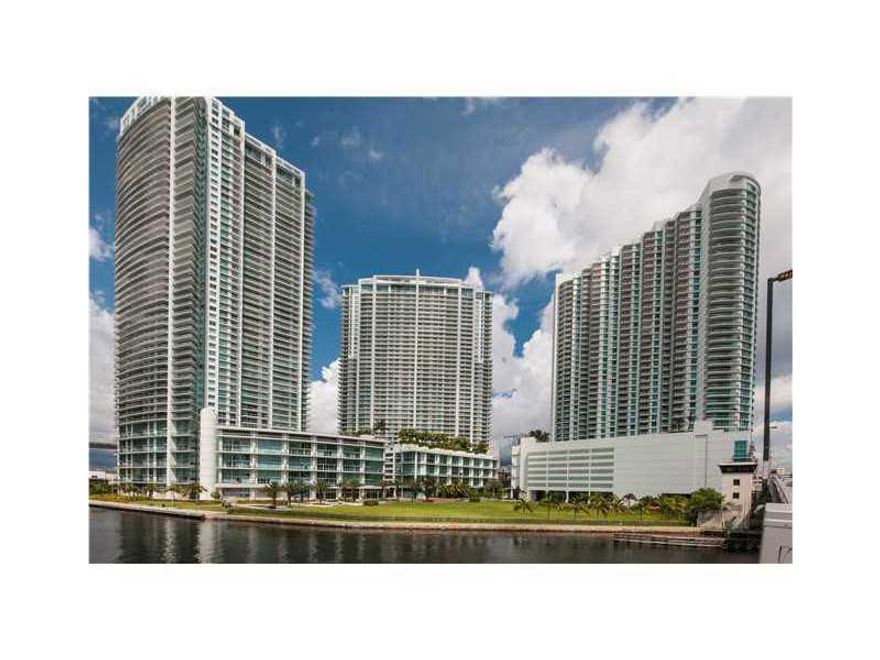 (Also Available Furnished for $2250/month). Gorgeous unit on 40th floor in one of the best buildings in Brickell. The building is 30 seconds away from 95 exit; easy to get in and out no traffic. 5 minute walk to new Whole Foods. Unit has porcelain floors,  stainless steel appliances, beautiful view overlooking the city and Miami River. Building has all the amenities imaginable. Furnished/unfurnished option
