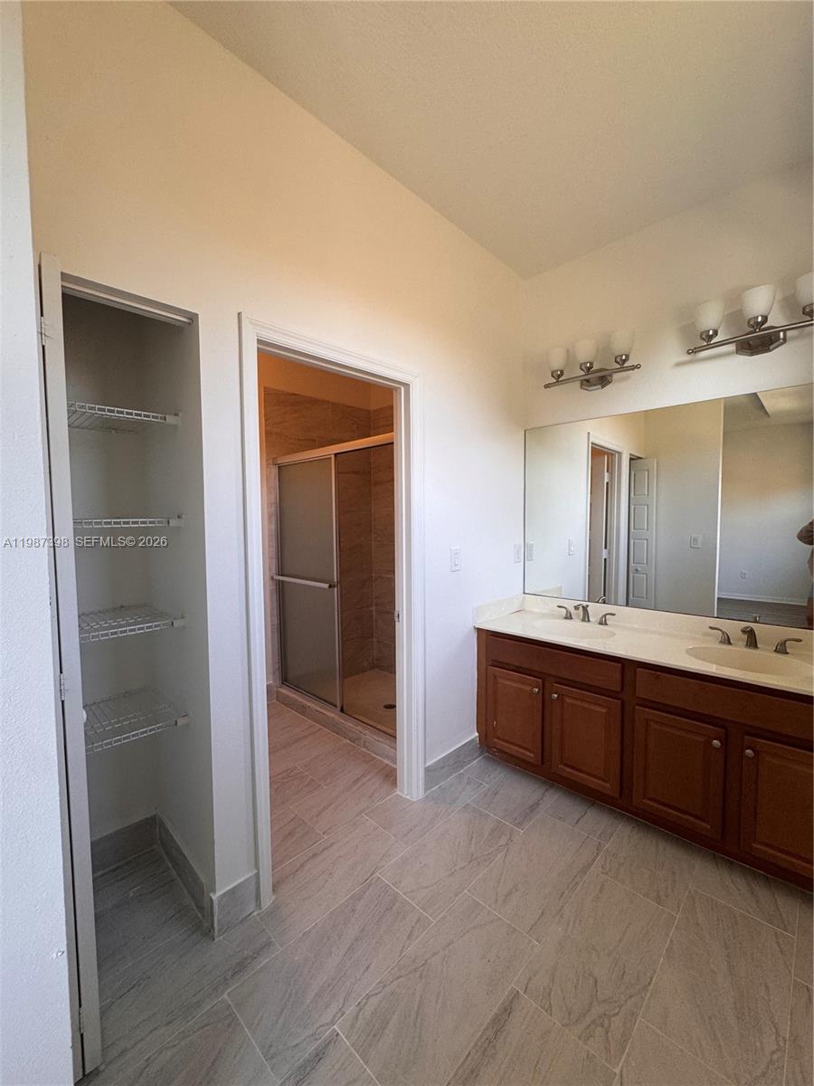 CHAMPION LAKES - Residential