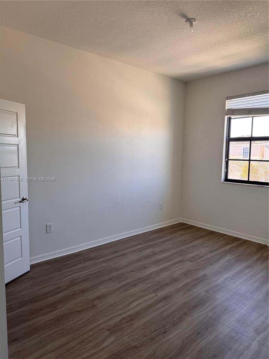 CHAMPION LAKES - Residential