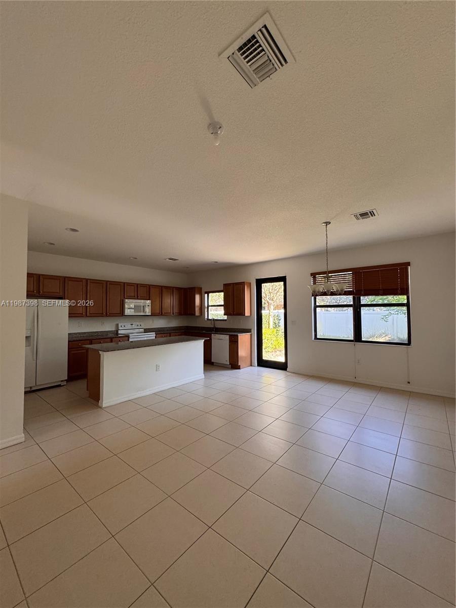 CHAMPION LAKES - Residential