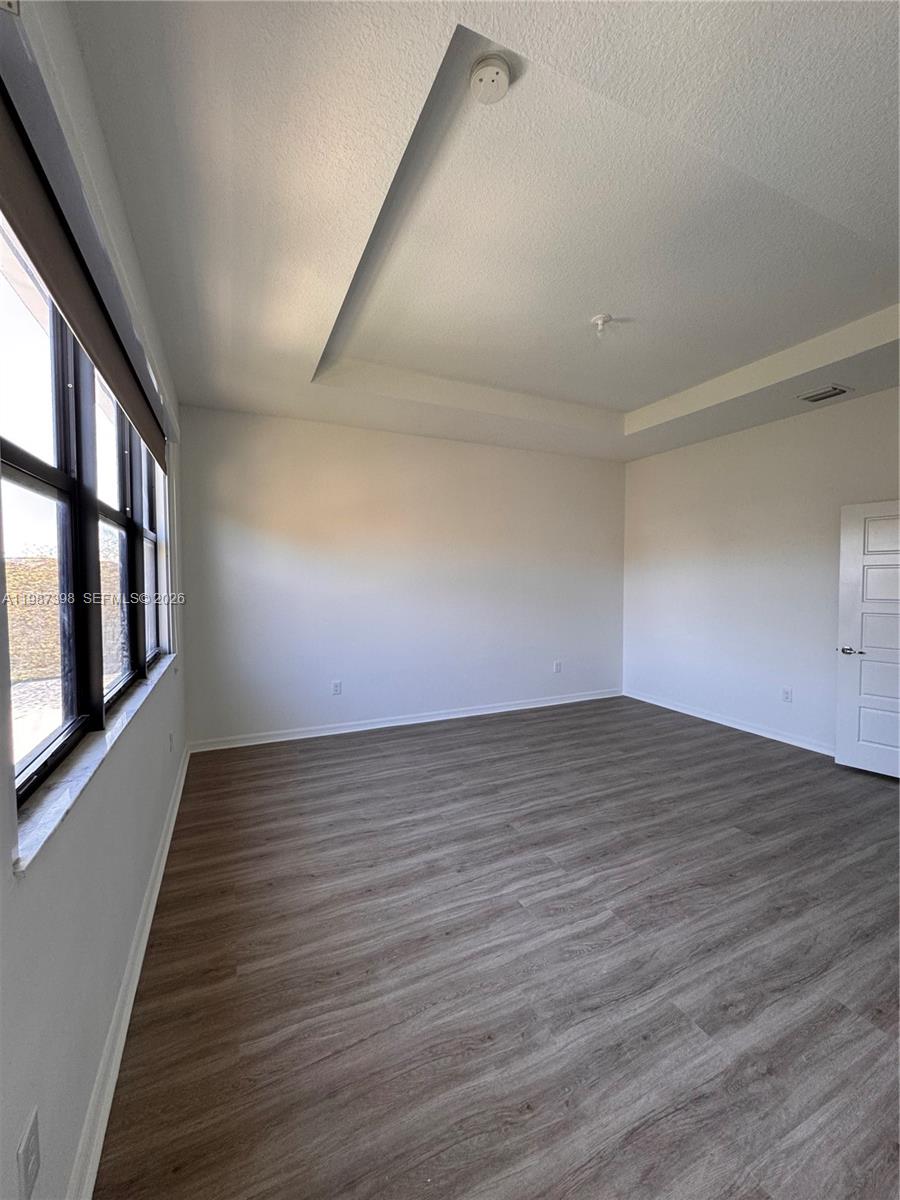 CHAMPION LAKES - Residential