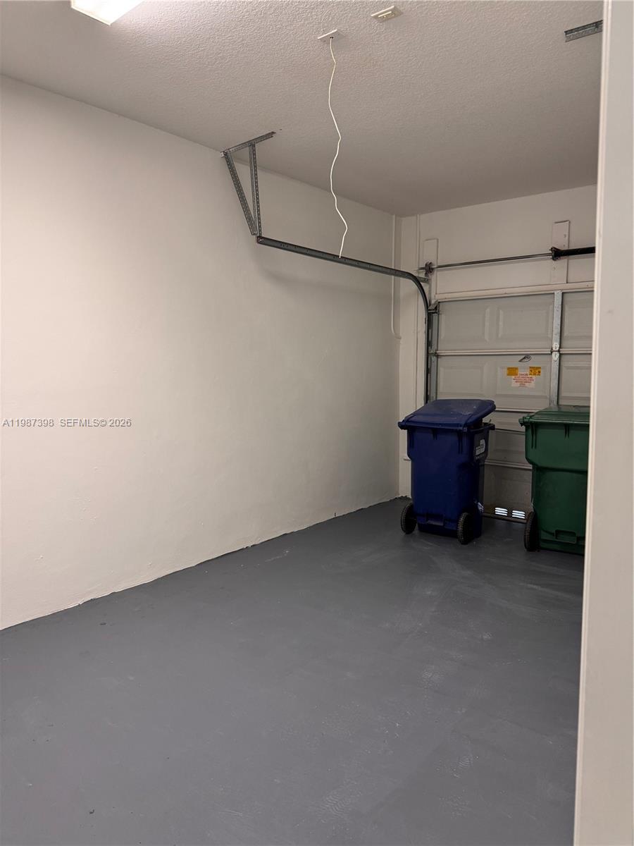 CHAMPION LAKES - Residential