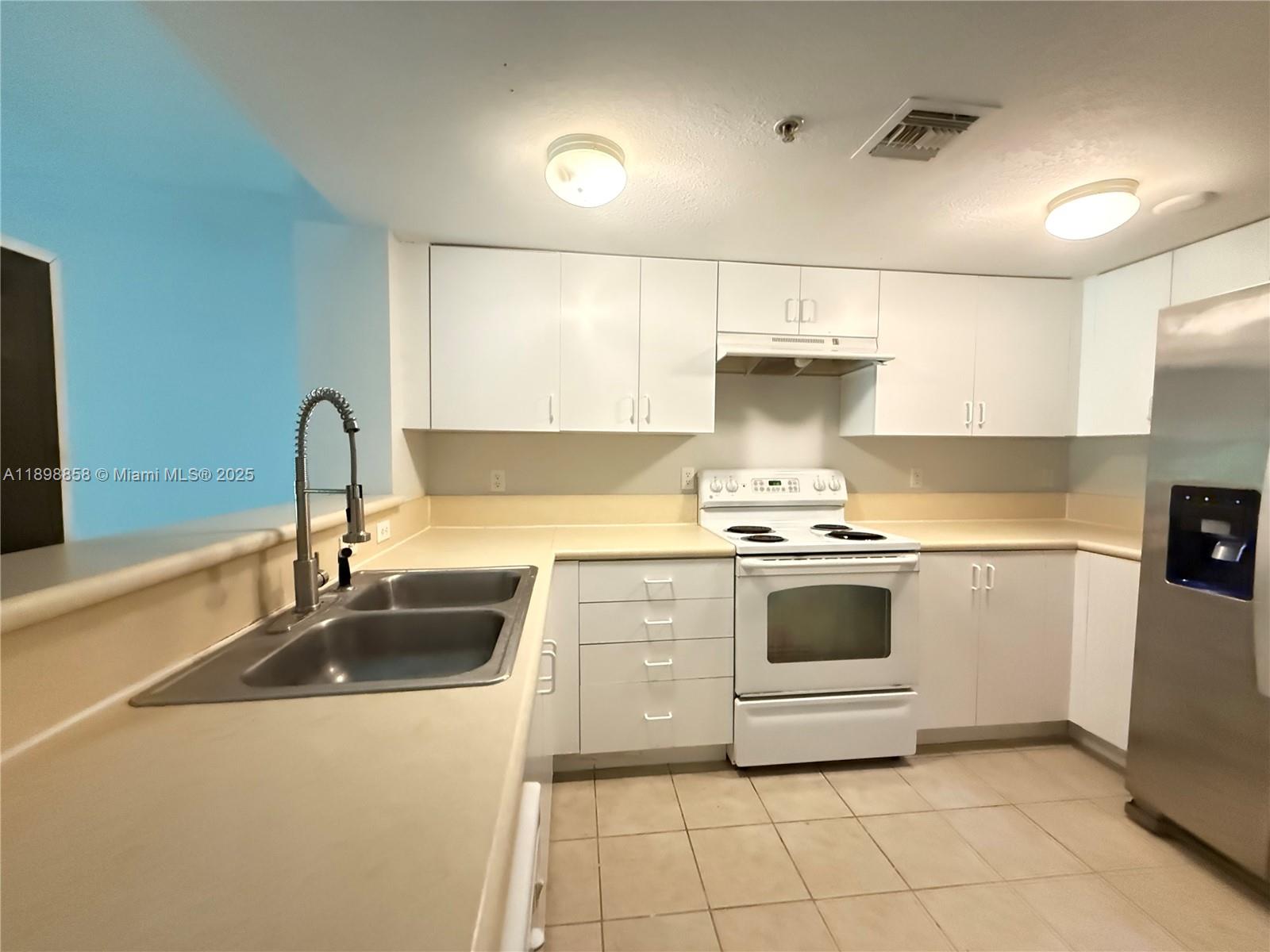 CYPRESS TRAIL CONDO - Residential Lease