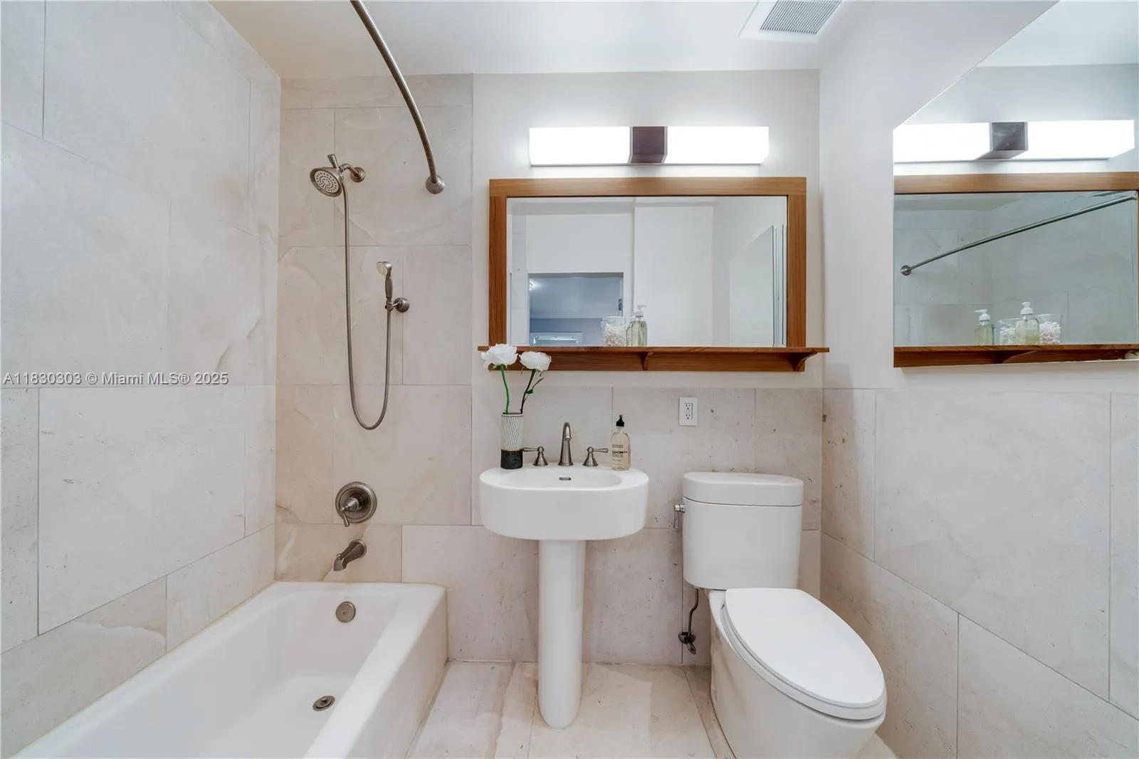 Coral Gables, Florida 33146, United States, 3 Bedrooms Bedrooms, ,2 BathroomsBathrooms,Residential,Active,160510