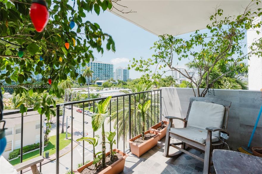 Spacious corner 2BD/2BA residence in the desirable “03” line. Bright, functional layout with generous living areas, impact windows, and abundant natural light. Offered in original condition—ideal to renovate and maximize value. Recently updated A/C. Includes 1 assigned parking space. Prime location near the beach, parks, and dining. Strong recent comparable sales in the line highlight value and upside potential. Some furniture pieces have been modified using AI.