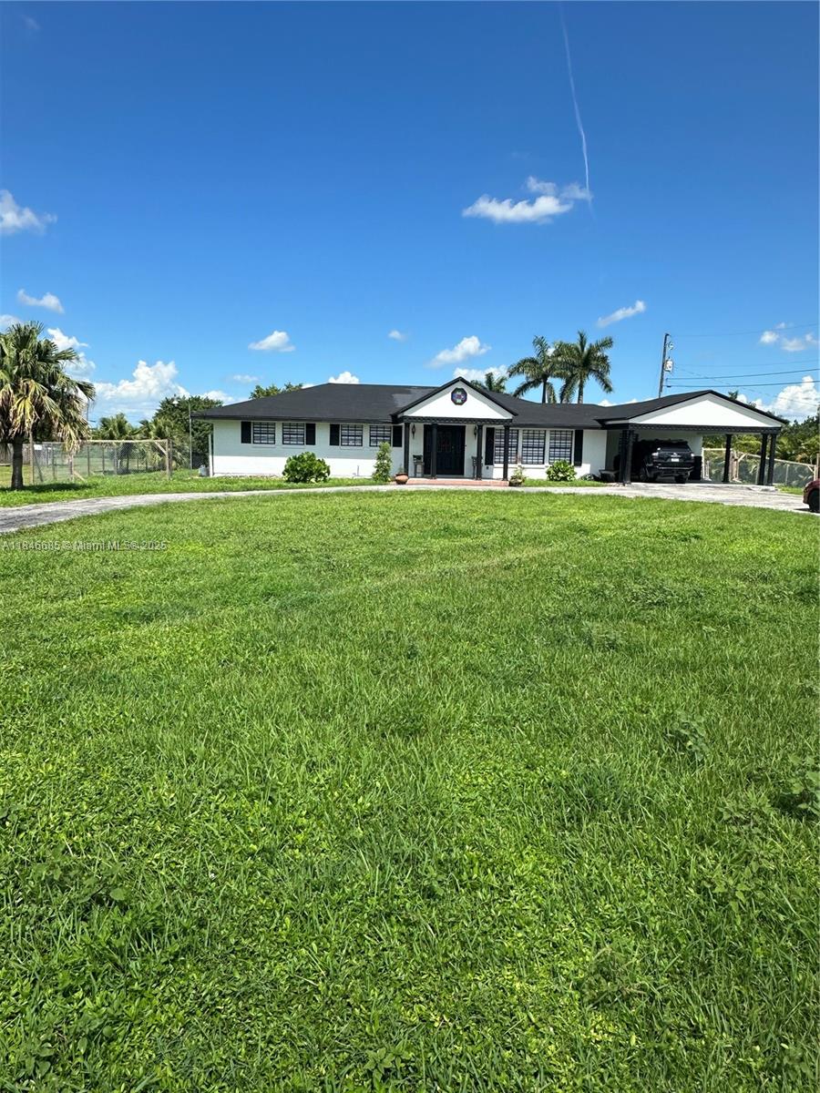 BEAUTIFUL REMODELED HOME WITH LARGE POOL ON A LARGE LOT WITH A LOT OF OPEN SPACE AROUND THE PROPERTY. SPLIT FLOOR PLAN, LARGE INGROUND POOL AND JACUZZIE SURROUND BY A LARGE SCREENED IN PATIO AND CABANA BATH. FRENCH DOORS THROUGHT THE HOME LEADING TO PATIO. SPLIT ZONE TRANE A/C SYSTEM, LARGE CIRCULAR DRIVEWAY. ENJOY PEACE AND QUIET IN THIS WELL KEPT WONDERFUL HOME. 5bed 3bath 1/2bath NO HOA
OWNERS OCCUPIED PLEASE CONTACT LISTING AGENT FOR QUESTION, INSTRUCTIONS AND SCHEDULE SHOWINGS.