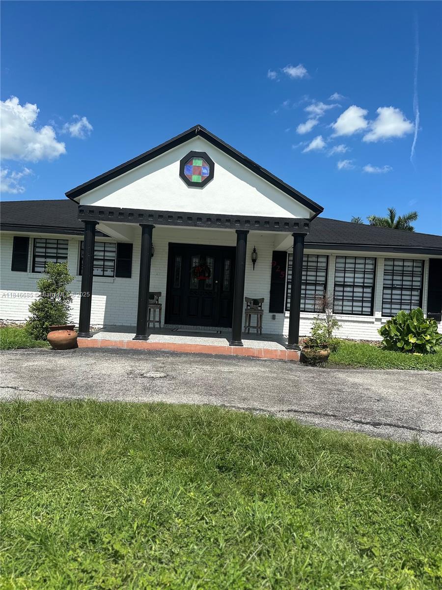 925 NE 18th, Belle Glade, FL, 33430/$515,000 3 925 NE 18th