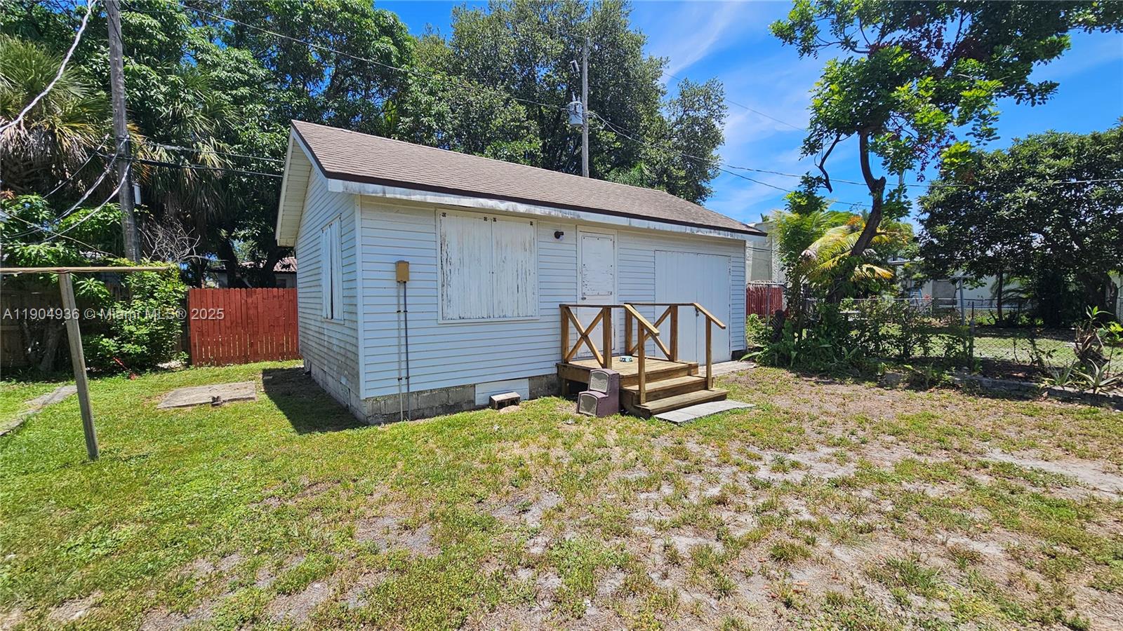 ST JAMES COURT WEST AMEN - Residential