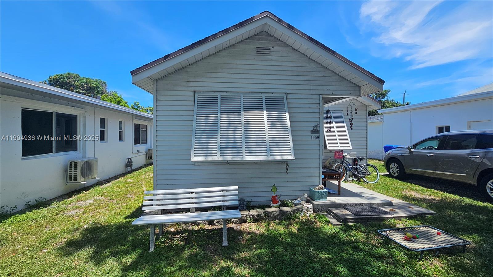 ST JAMES COURT WEST AMEN - Residential