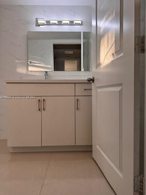 LAS VISTAS AT DORAL - Residential Lease