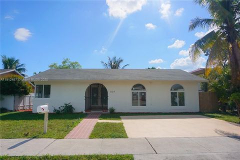 Photo of 809 SW 10th St, Hallandale Beach, FL 33009 (MLS # A11912467)