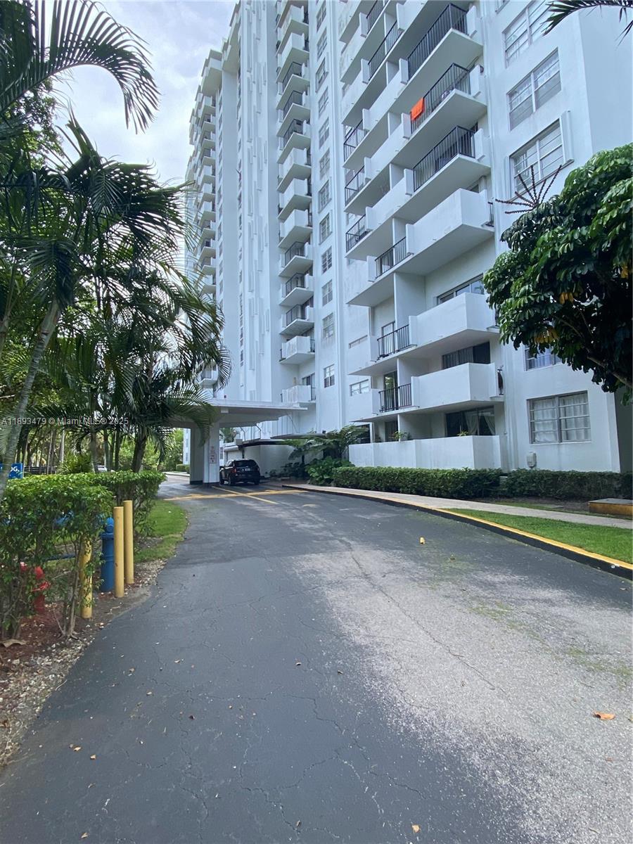 COMMODORE PLAZA CONDO - Residential Lease