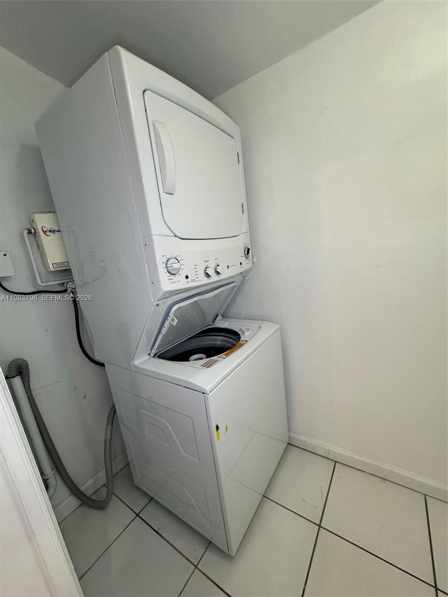 REV OF REV FEC ADDN HIALE - Residential Lease