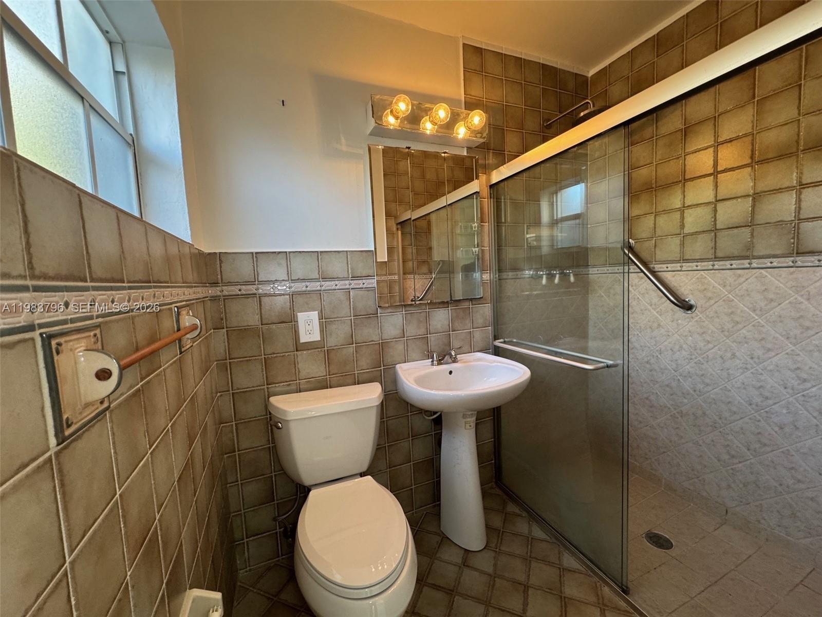 REV OF REV FEC ADDN HIALE - Residential Lease