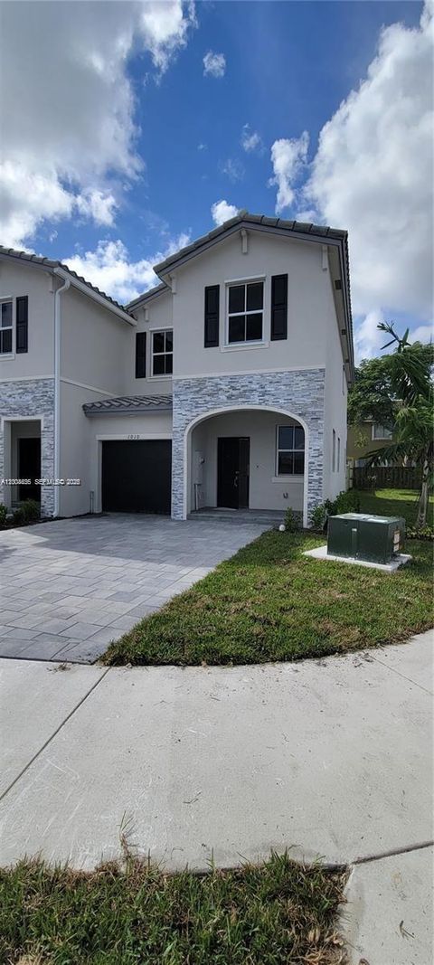 1010 SE 26th Ter Homestead FL 33035