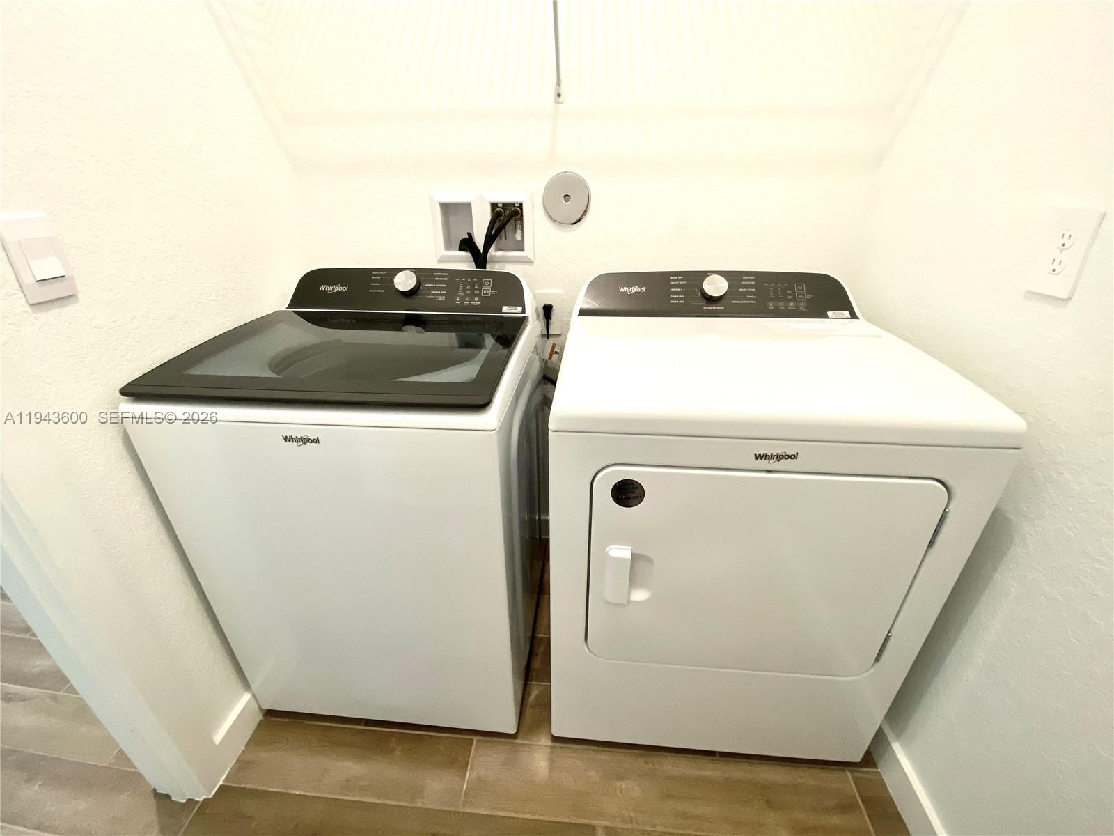 SABAL POINTE - Residential