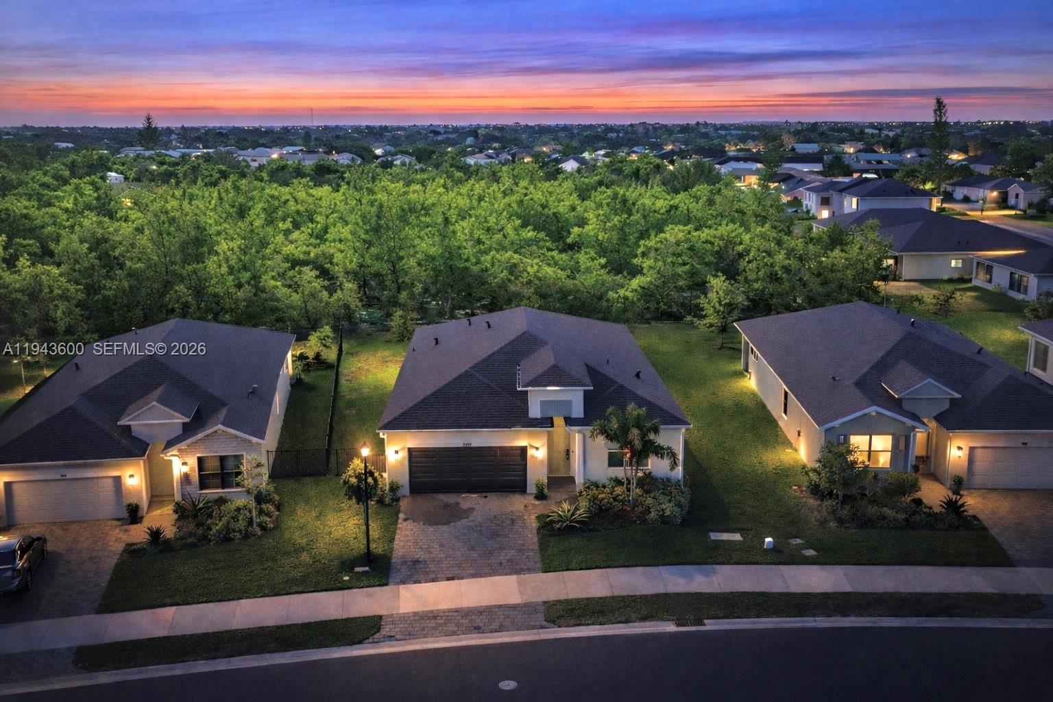 SABAL POINTE - Residential