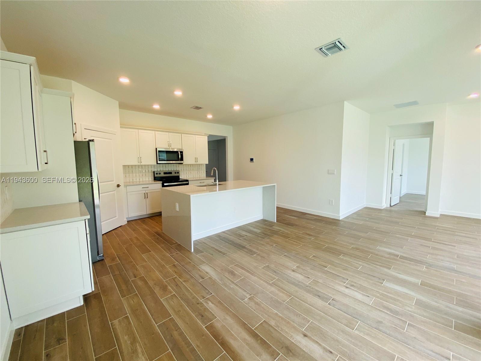 SABAL POINTE - Residential