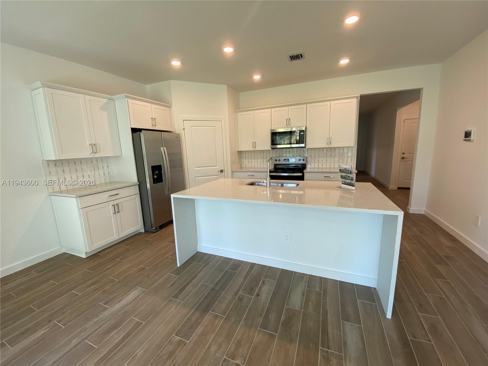 SABAL POINTE - Residential