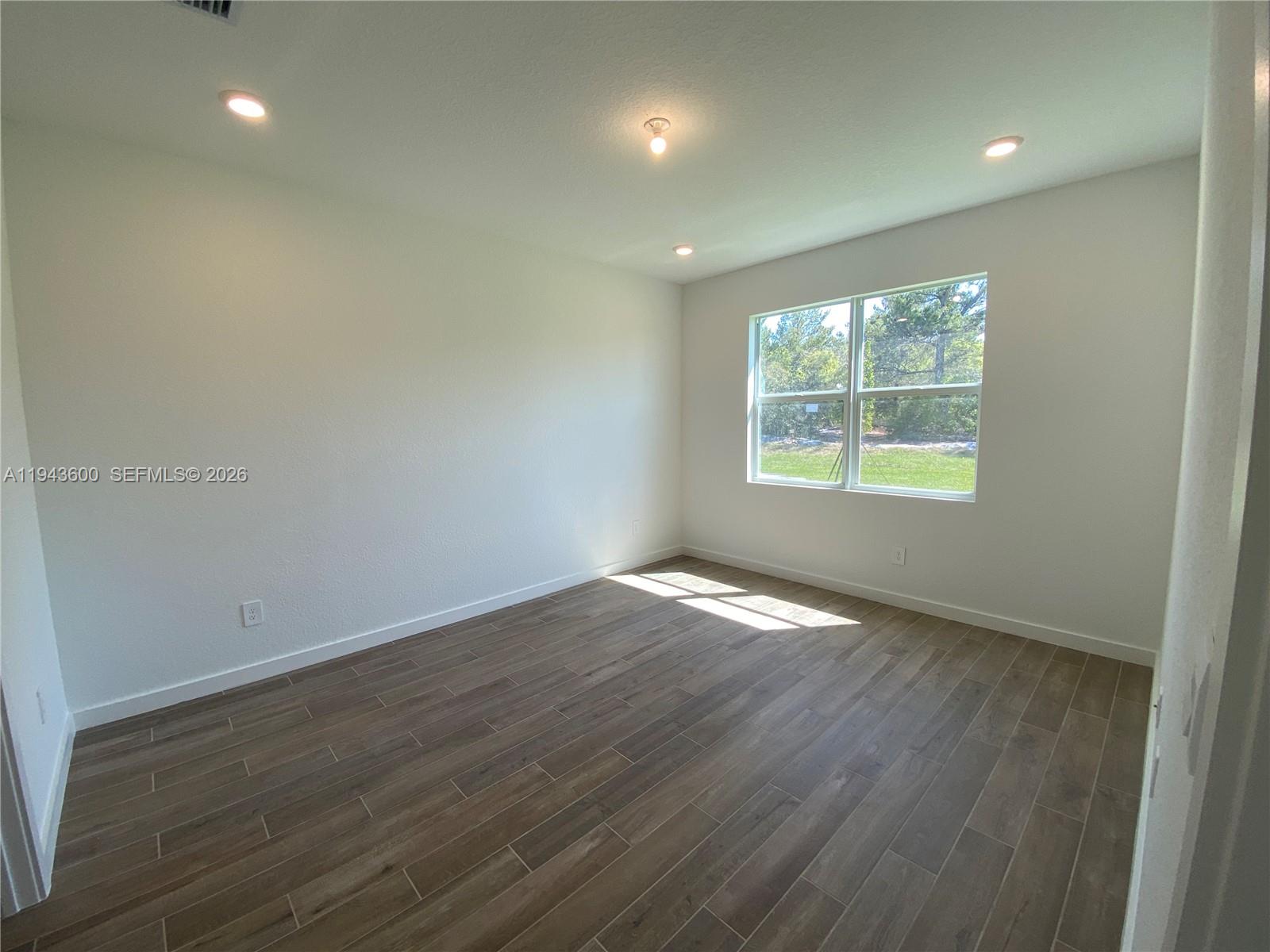 SABAL POINTE - Residential