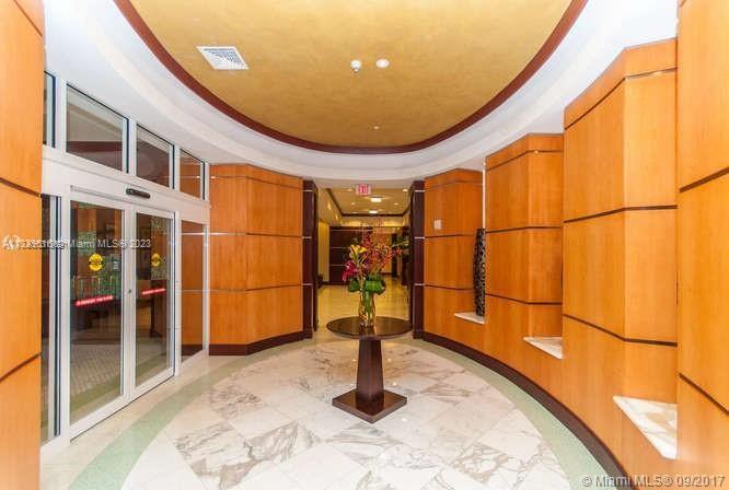 LA PERLA CONDO - Residential Lease