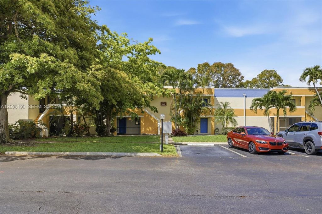 Photo of 183 Lakeview Dr #102, Weston, FL 33326 (MLS # A12006199)