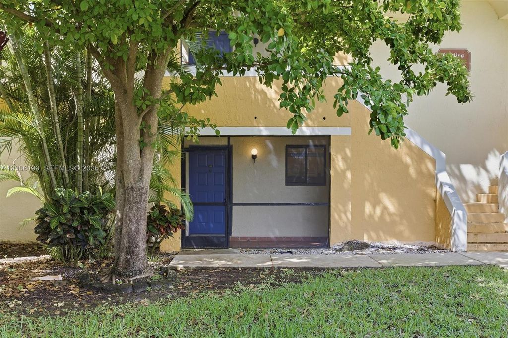 Photo of 183 Lakeview Dr #102, Weston, FL 33326 (MLS # A12006199)
