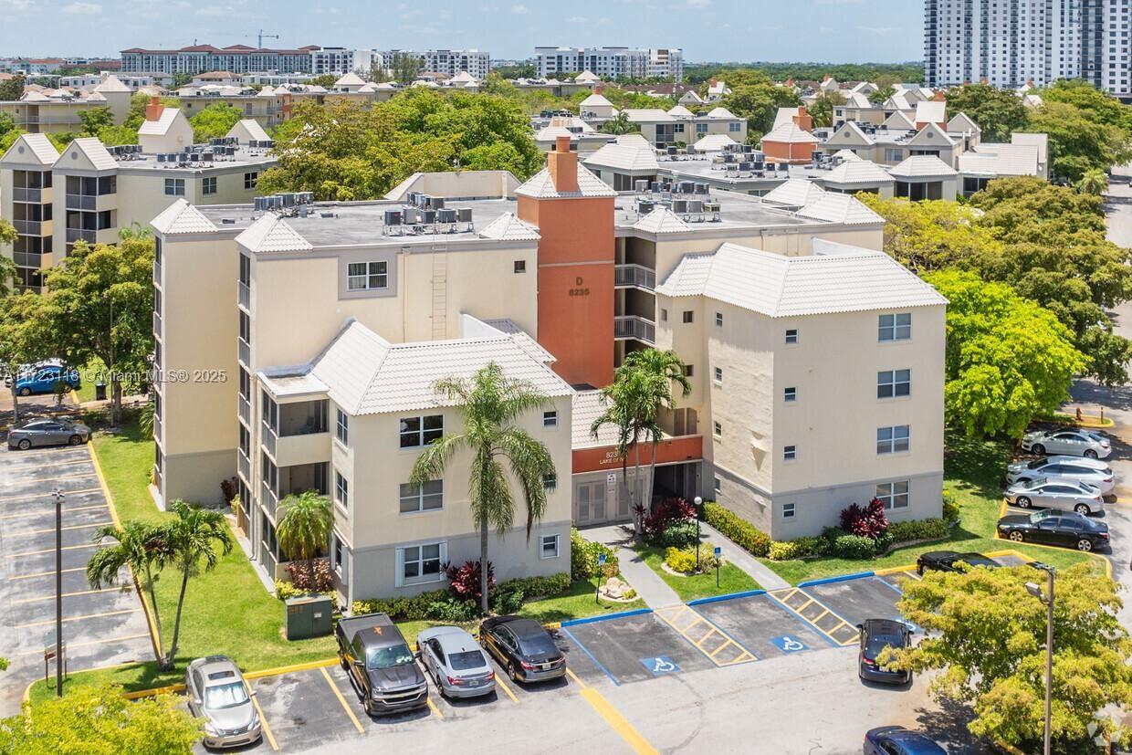 Rental Property at 8333 Lake Dr 102, Doral, Miami-Dade County, Florida - Bedrooms: 1 
Bathrooms: 1  - $2,050 MO.