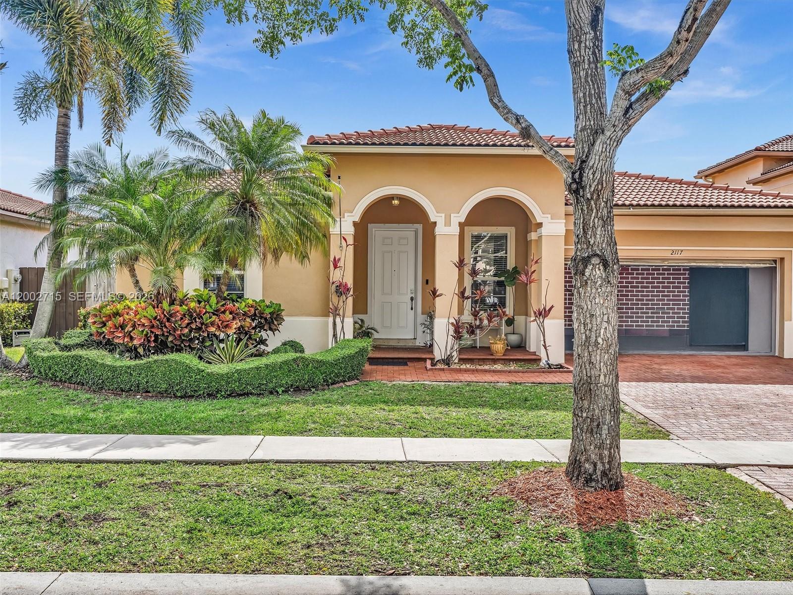 FLORIDIAN BAY ESTATES - Residential