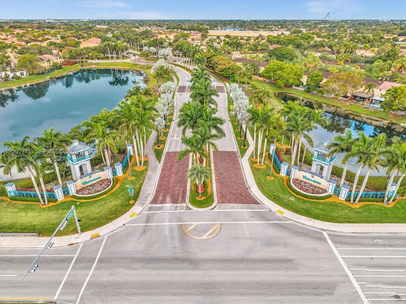 FLORIDIAN BAY ESTATES - Residential