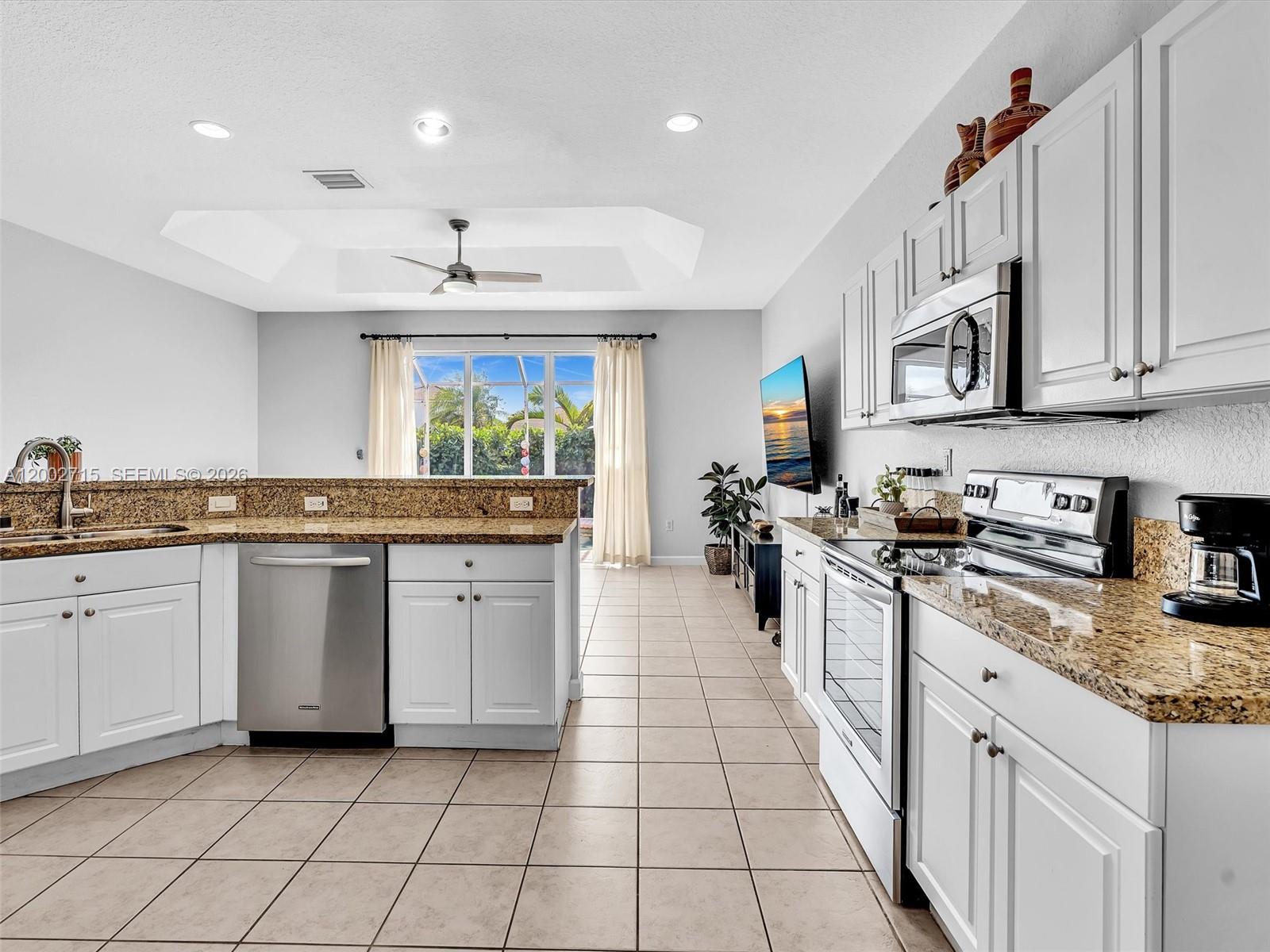 FLORIDIAN BAY ESTATES - Residential