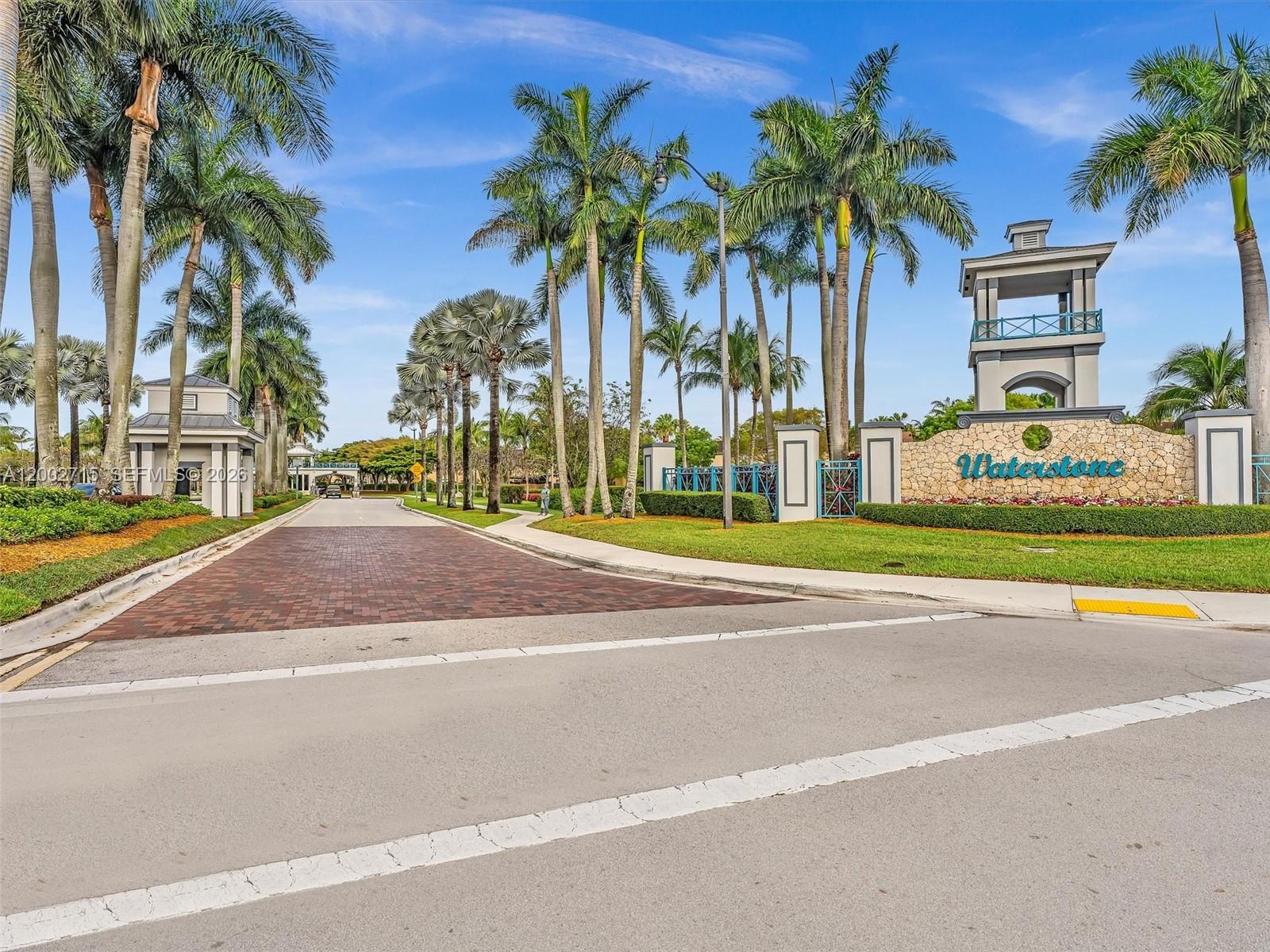 FLORIDIAN BAY ESTATES - Residential