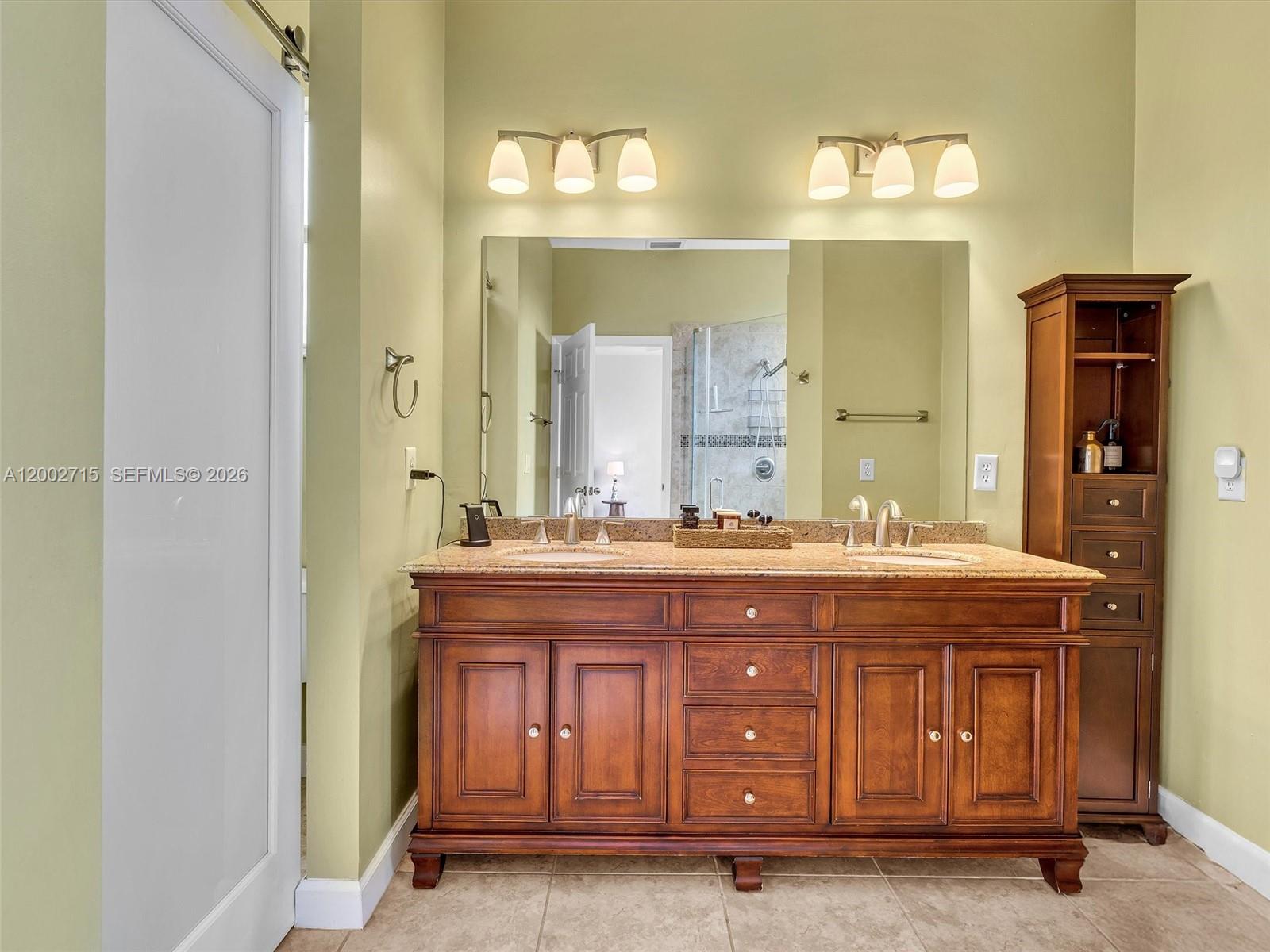 FLORIDIAN BAY ESTATES - Residential