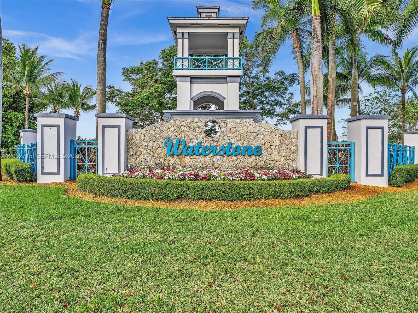 FLORIDIAN BAY ESTATES - Residential