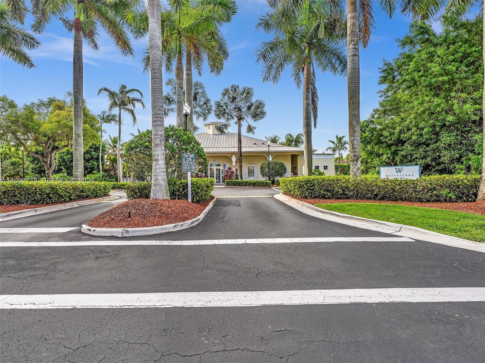 FLORIDIAN BAY ESTATES - Residential